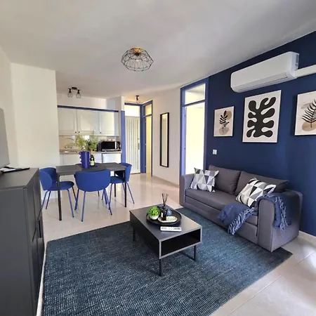 Apartment Blue Away - Americas